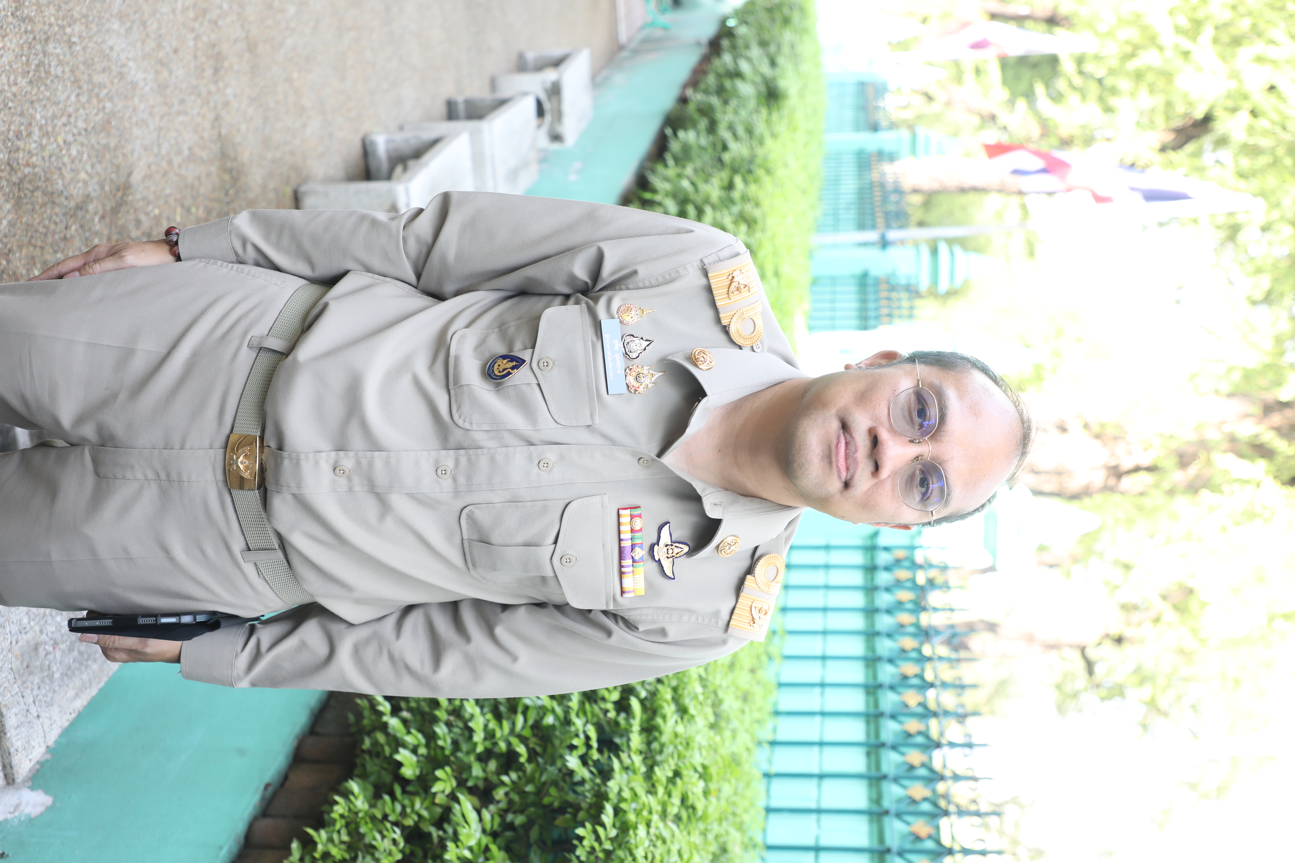 title - เลขาธิการ ส.ป.ก. และผู้เกษียณอายุราชการ สักการะสิ่งศักดิ์สิทธิ์ประจำ กระทรวงเกษตรและสหกรณ์ และ สำนักงานการปฏิรูปที่ดินเพื่อเกษตรกรรม เนื่องในโอกาสเกษียณอายุราชการ